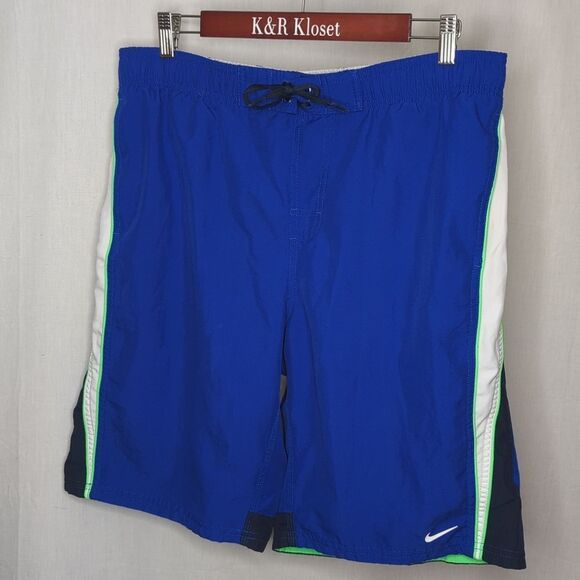 Nike Swim Trunks Size Medium EUC - Picture 1 of 3